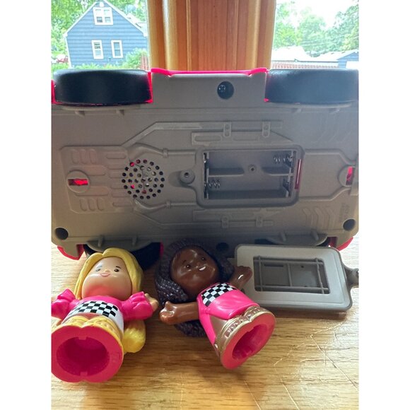 Fisher-Price Little People Barbie Convertible With 2 Figures - Picture 7 of 8